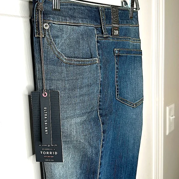 Don’t miss OUT 👀! NWT - fresh pair of skinny 👖 anyone? These are premium ultra - Picture 5 of 16